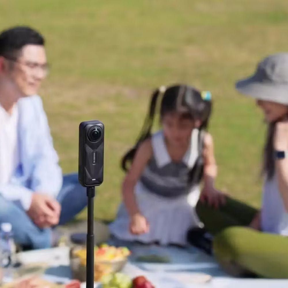 كاميرا إنستا360 X5 بزاوية 360 درجة، تصوير فيديو 8K، صور بدقة 72 ميجابكسل، مستشعران بحجم 1/1.28 بوصة، عدسات قابلة للاستبدال، بطارية تدوم حتى 185 دقيقة | أسود - 6977644761441