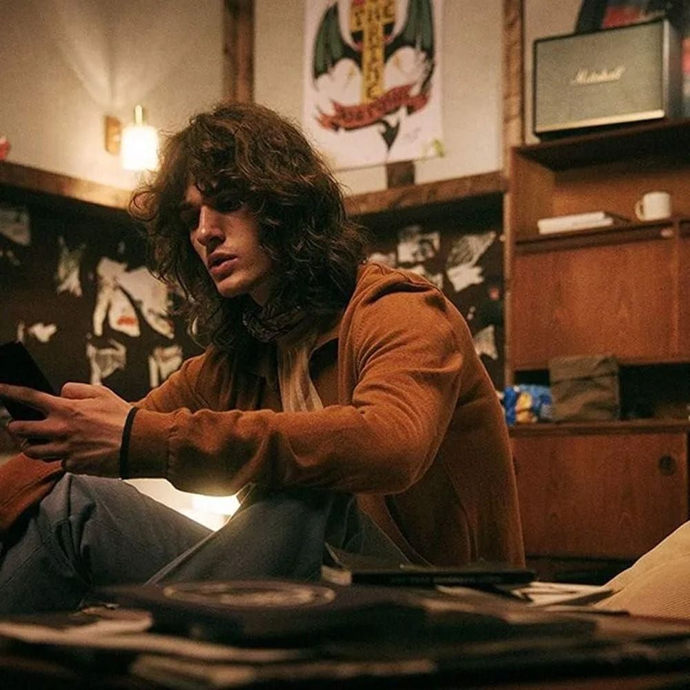 جهاز عرض ذكي محمول بينكيو بدقة 1080P موديل GV31 + مكبر صوت بلوتوث مارشال ووبرن II بقوة 150 واط باللون الأسود + سماعات رأس لاسلكية مارشال مونيتور III ANC باللون الأسود (603001000005987 + 603001000012738 + 603001000012748)