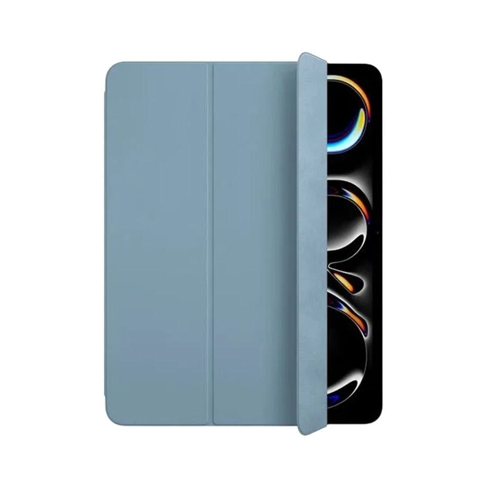 باقة آبل آيباد برو بذاكرة RAM سعة 12 جيجابايت وتخزين 256 جيجابايت باللون الفضي + غطاء Apple Smart Folio لآيباد برو مقاس 13 بوصة باللون الدنيم + قلم Apple Pencil بمنفذ USB-C باللون الأبيض (603001000009992 + 603001000001498 + 603001000000460)
